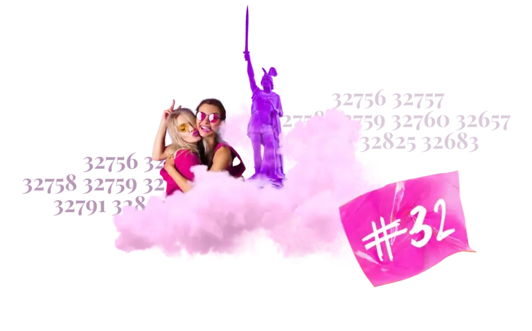 Zwei Frauen lächeln nebeneinander auf rosa Wolken vor schwarzem Hintergrund, umgeben von lila Ziffern und einer rosa Figur, mit einem rosa Schild mit der Nummer 32.